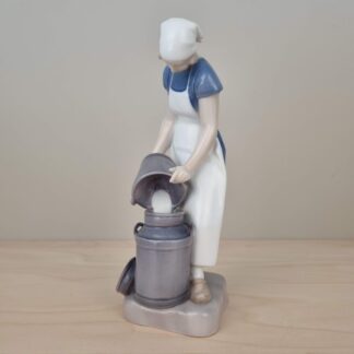 B&G figur - Malkepige med mælkespand nr. 2181 - 21cm