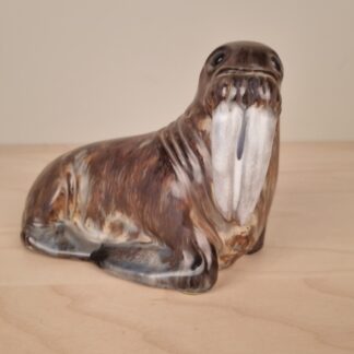 Gudmundur Einarsson - Figur af hvalros - Listvinahus, 1939 - ca. 17cm