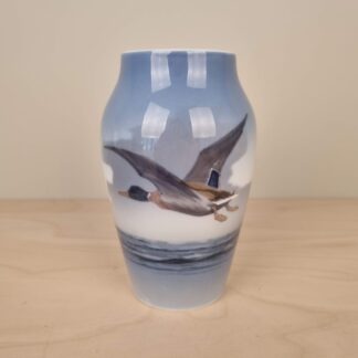 Royal Copenhagen vase med flyvende and - nr. 1087/88B - 13cm