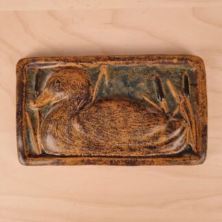Ejvind Nielsen - keramisk relief med motiv af and - 16x9 cm