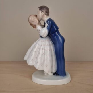 B&G figur - Det første kys - nr. 2162 - 19cm