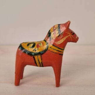 Gammel miniature Dalahest - håndskåret - 4cm
