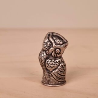 Fingerbøl i metal formet som en ugle - 3,5cm - ca. 1950