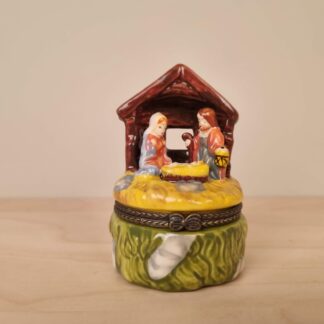 Lille pilleæske / skrin med julekrybbe i porcelæn - 8cm