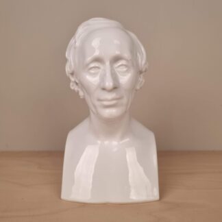 Buste af H. C. Andersen i blanc de chine fra B&G - 19cm